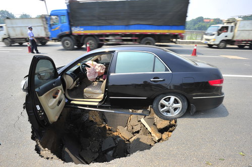 Car stuck in collapsing road