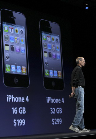 Apple unveils the new iPhone 4 with video chat