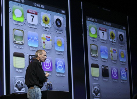 Apple unveils the new iPhone 4 with video chat