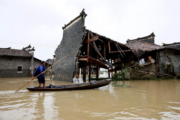 Residents evacuated over dyke threat in Jiangxi