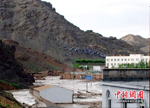 580 saved from flash floods in Xinjiang