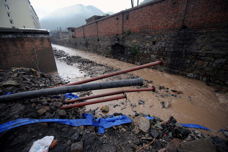 Coal mine flood traps 9, eight confirmed alive