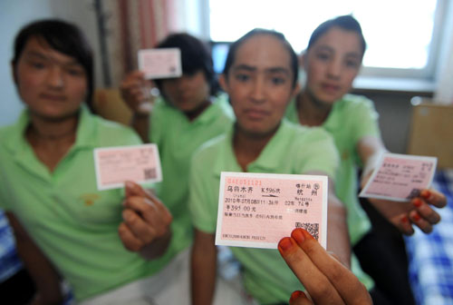Xinjiang women leave town for jobs, experience