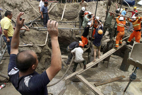 Boy trapped in cement pipe rescued in E China