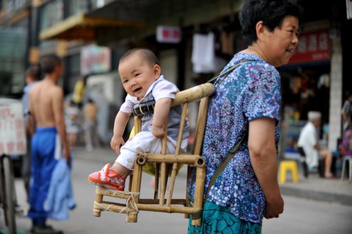 Enjoy travel in a bamboo baby chair