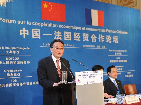 Top Chinese legislator visits France