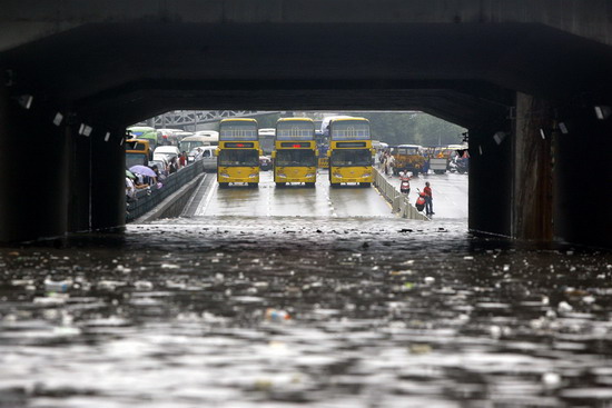 Rainstorms continue, disrupting traffic in Central China