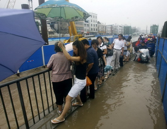 Rainstorms continue, disrupting traffic in Central China