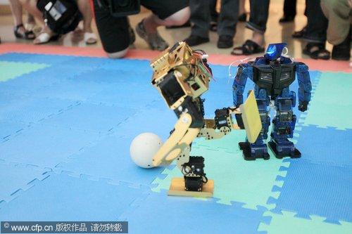 Humanoid robots competition held in E. China