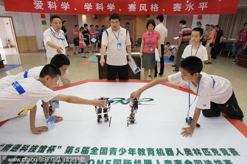 Humanoid robots competition held in E. China