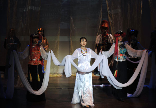 Chinese ethnic costumes dazzle Washington audiences