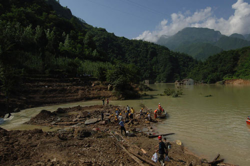 Landslide blocks flow of floodwaters