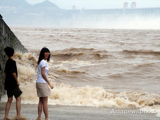 Three Gorges Dam braces for second flood crest