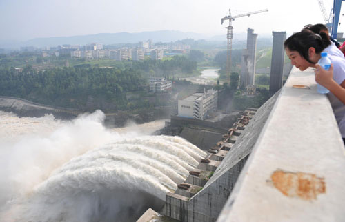 Danjiangkou reservoir helps buffer flood