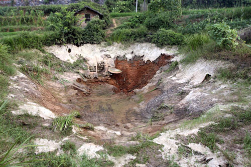 Land fissure has villagers jittery