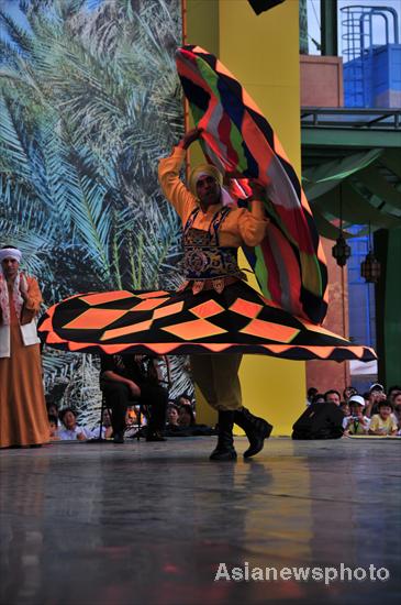 Egyptian folk dance wins Expo applause