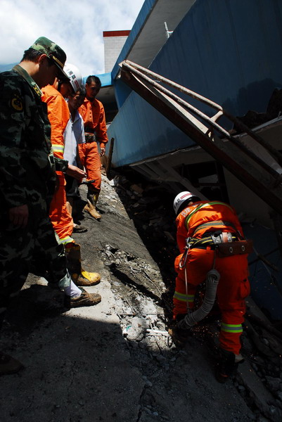 Search and rescue work continues in Zhouqu