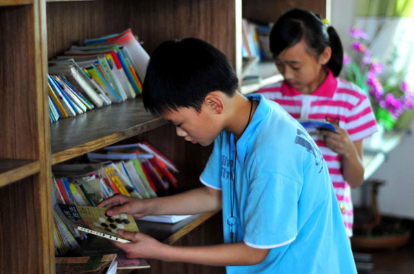 Left-behind children reading in village library