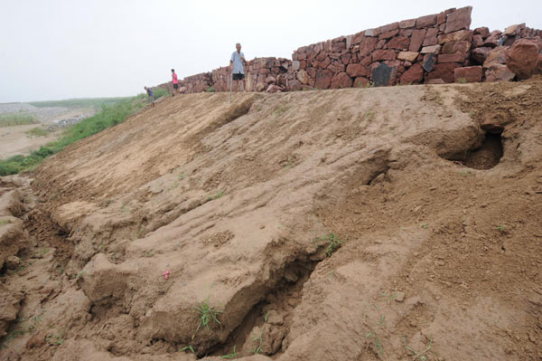 New dike suffers dozens of cave-ins after rain