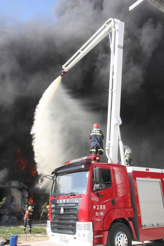 Tanks explode in NW China factory, no casualty reported