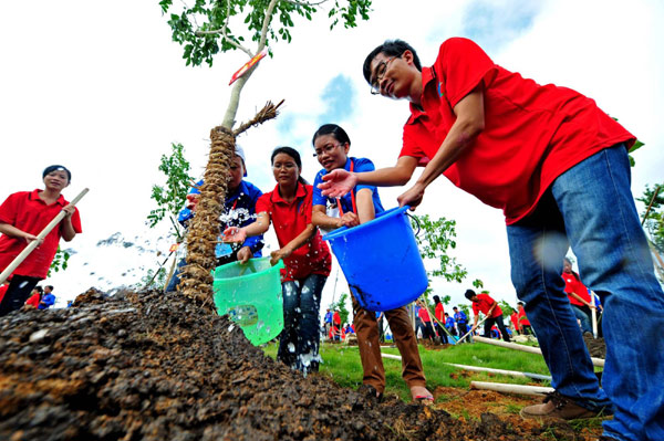 China-Vietnam friendship grows with trees