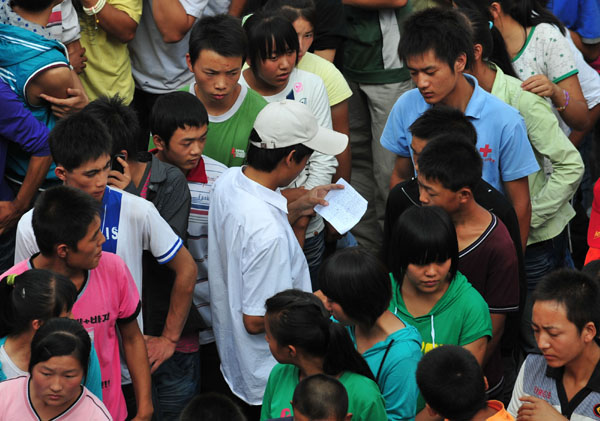 Mudslide-hit students leave home for new semester