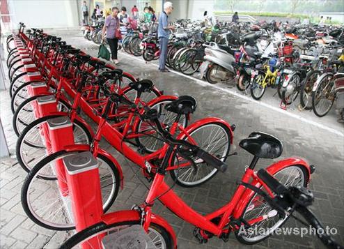 Nanjing provides bikes near subway stations