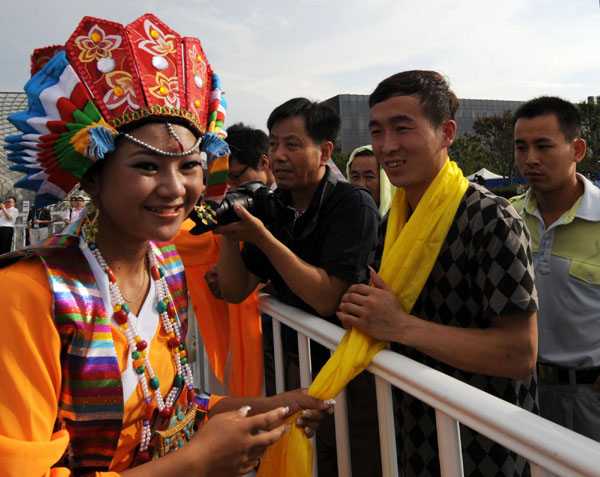 'Tashi Delei' at Shanghai Expo 