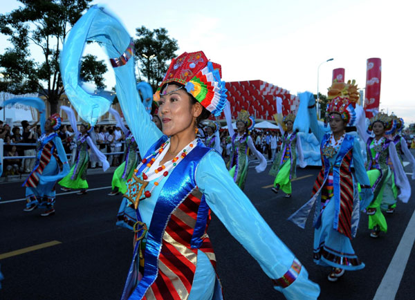 'Tashi Delei' at Shanghai Expo 