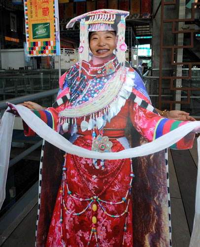 'Tashi Delei' at Shanghai Expo 