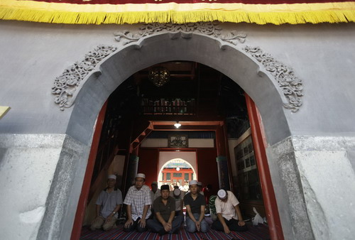 Eid al-Fitr prayer at Beijing's Niujie Mosque