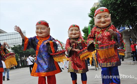 Folk festival preludes to National Day in S China