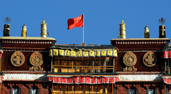 National flag-raising ceremony held in Lhasa