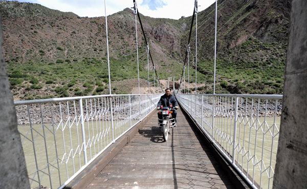 An old way to get around in Tibet