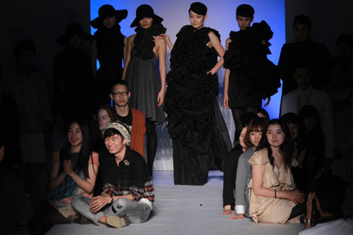 Green fashion show staged at Expo's Zero-carbon Pavilion