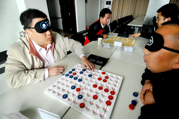 Blind men play Chinese chess
