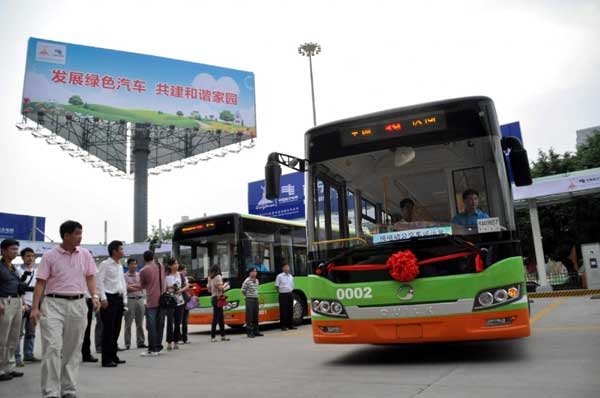 New 'green' buses take to the road in S China