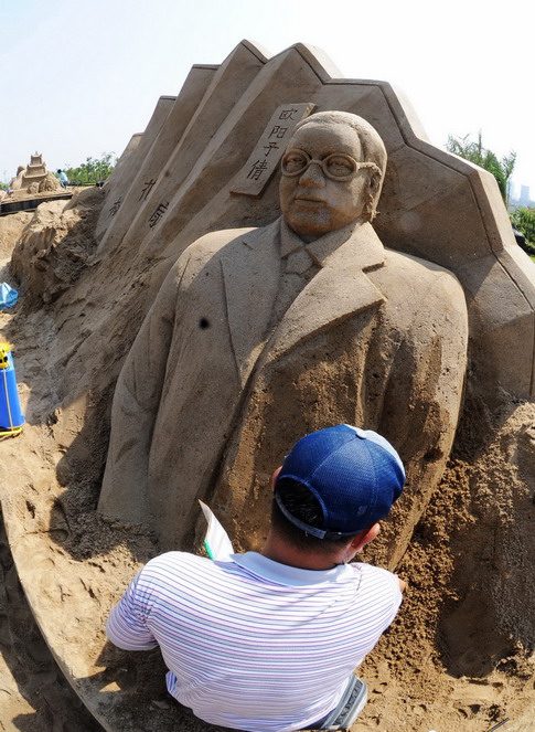 Sand sculpture festival held in C China
