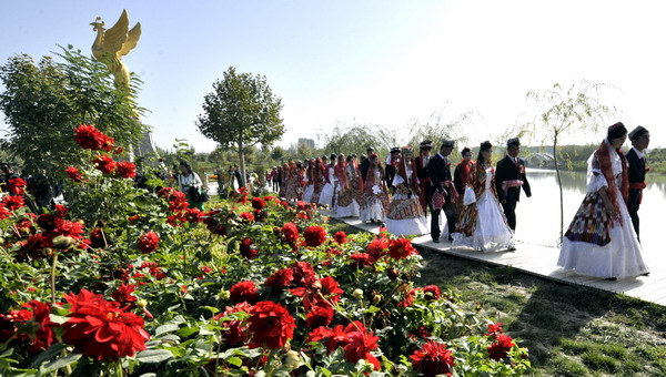 Group wedding in Xinjiang