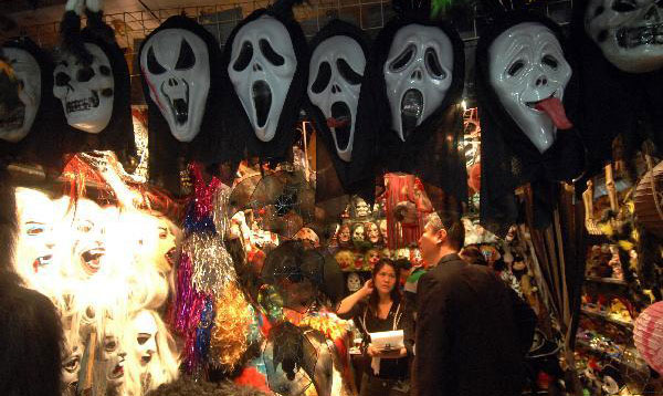 Halloween masks hot in market