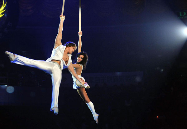 Art festival in Wuhan highlights acrobatics