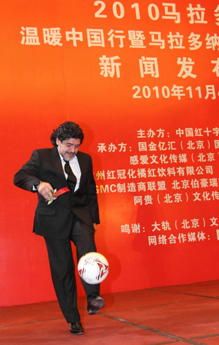 Maradona promotes charity on China tour