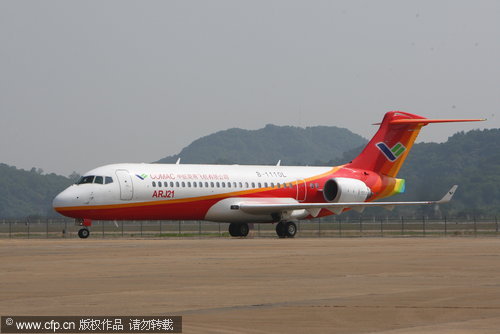 China-made passenger jet debuts at air show