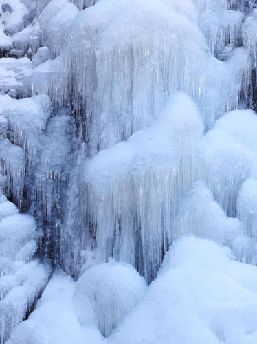 Frozen waterfall at Huangshan