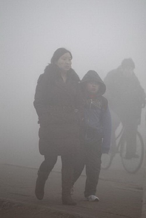 Fog shrouds among many cities around China