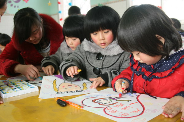 Children thank moms for upcoming Int'l Women's Day