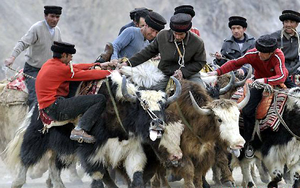 Ethnic groups in Xinjiang set for spring