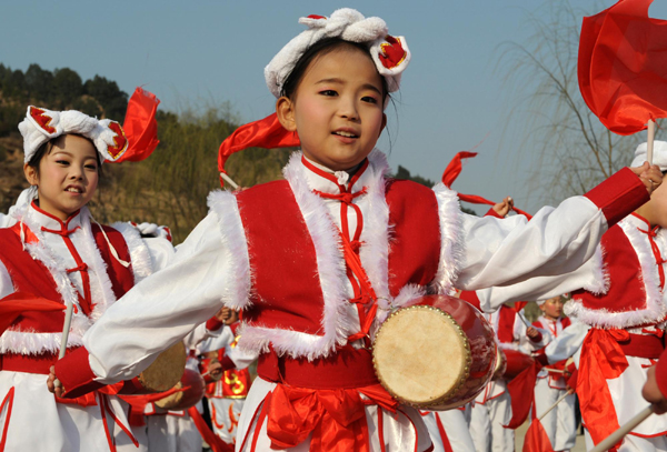 Schools begin to teach waist drum dance