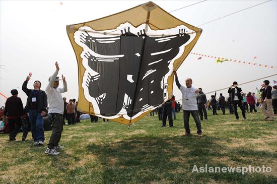 The kite runners in E. China