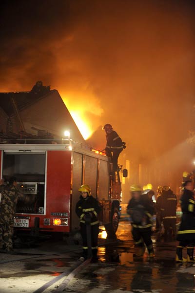 Fire engulfs work depot in NW China